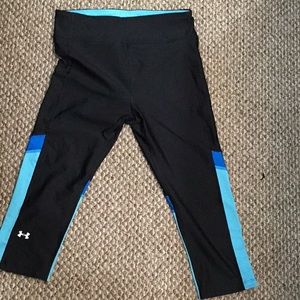 Cropped black and turquoise leggings